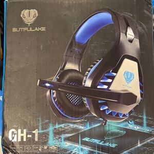 New In Box Blue and Black Gaming Headset SzOS